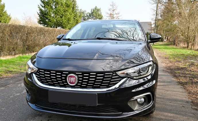 Fiat Tipo cena 44900 przebieg: 100000, rok produkcji 2016 z Warszawa małe 529